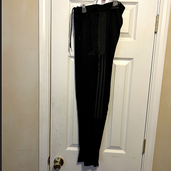 adidas NWT🏷️Men's🙎🏻‍♂️Tiro Reflective Track Pants👖Sz XS - Picture 3 of 10